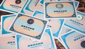 studenty-iz-kryma-smogut-obmenyat-rossiyskiy-diplom-na-ukrainskiy_foto-iz-intereneta_1_2014-06-18-14-55-52