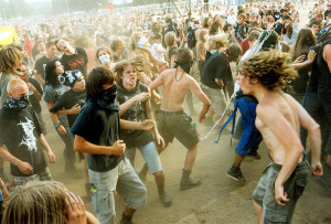 4_article_4006_full_moshpit