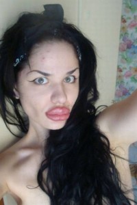 weird-lips-girl-28-387x580